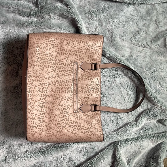 Blush Satchel Guess Handbag - Some Wear - Picture 5 of 14